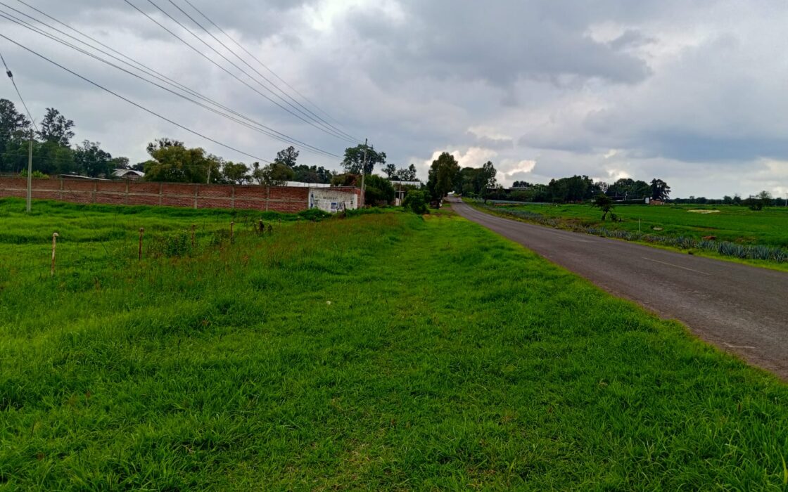 VENTA de Lote a pie de carretera a sólo 3 minutos de San José de Gracia